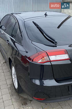 Лифтбек Renault Laguna 2011 в 