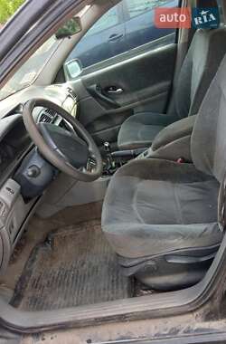 Ліфтбек Renault Laguna 2002 в 