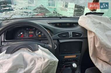 Лифтбек Renault Laguna 2001 в Мачехах