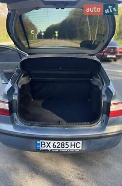 Лифтбек Renault Laguna 2003 в 