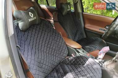 Лифтбек Renault Laguna 2002 в 