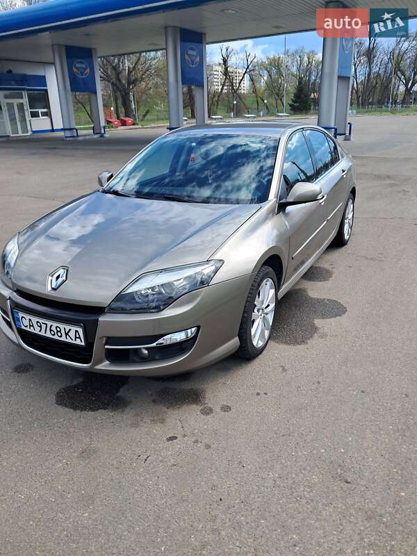 Лифтбек Renault Laguna 2011 в 