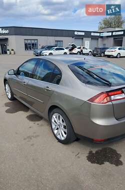 Лифтбек Renault Laguna 2011 в 
