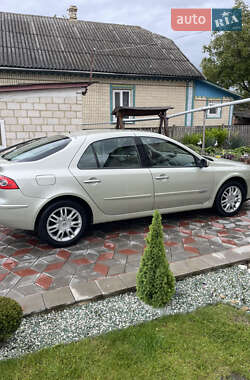 Ліфтбек Renault Laguna 2006 в 