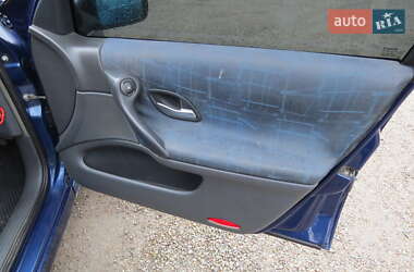 Лифтбек Renault Laguna 2002 в 