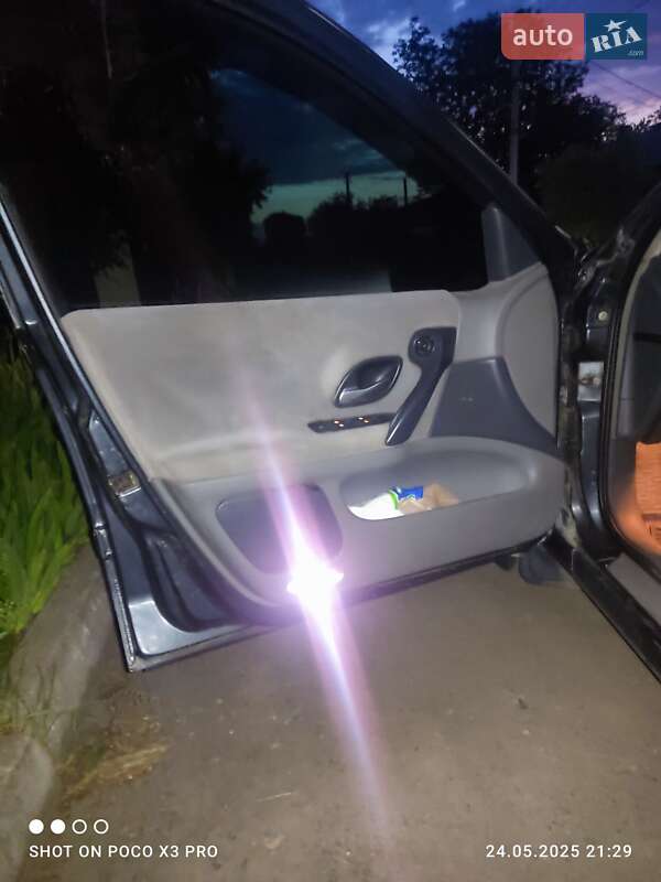 Лифтбек Renault Laguna 2003 в Гайвороне