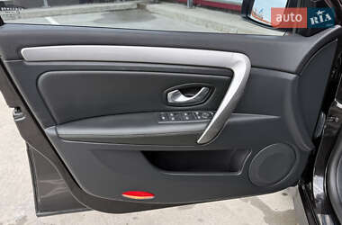 Ліфтбек Renault Laguna 2011 в 