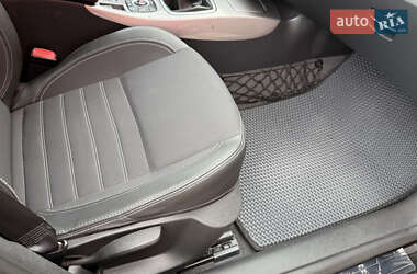 Ліфтбек Renault Laguna 2011 в 