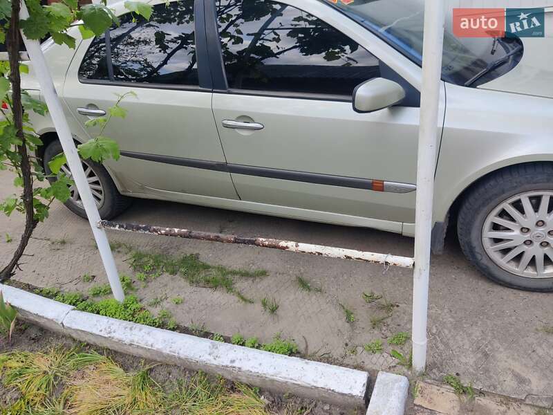 Лифтбек Renault Laguna 2004 в Лебедине