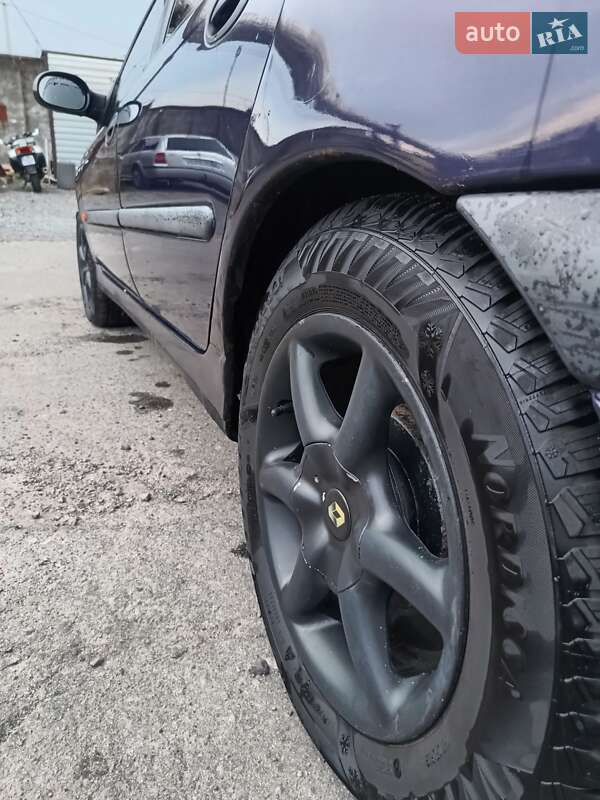 Лифтбек Renault Laguna 1996 в Виннице