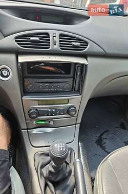 Лифтбек Renault Laguna 2003 в 