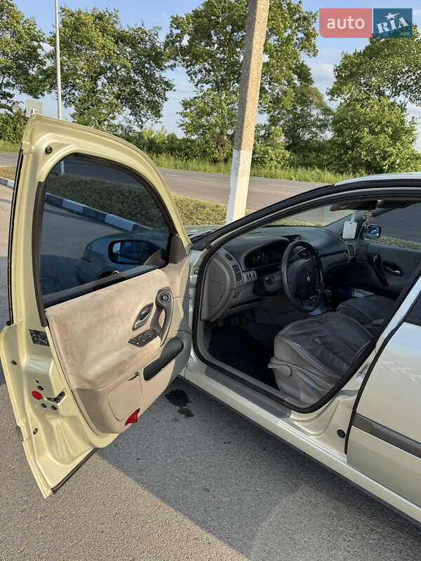 Лифтбек Renault Laguna 2001 в Снятине