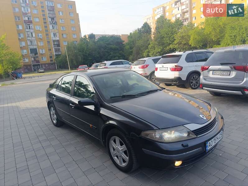 Ліфтбек Renault Laguna 2002 в Ужгороді