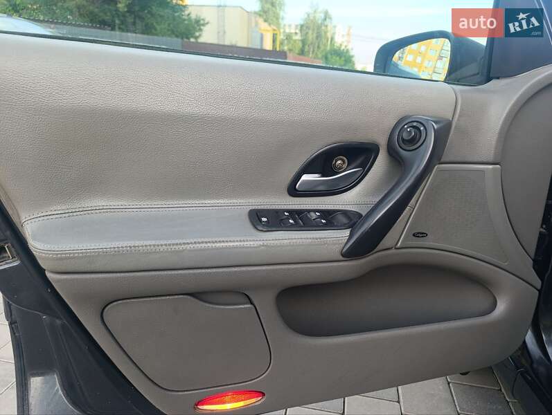 Ліфтбек Renault Laguna 2002 в Ужгороді