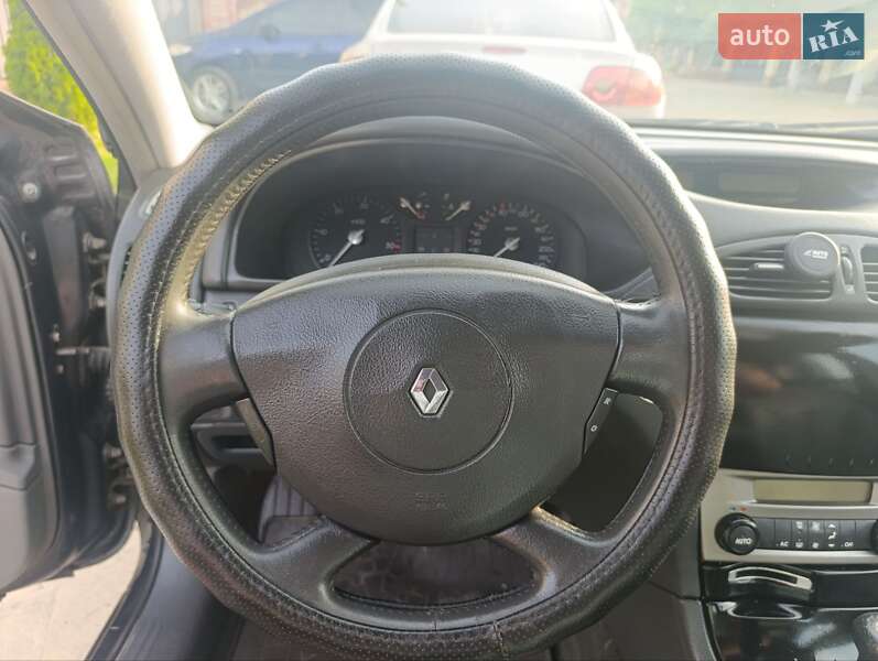 Ліфтбек Renault Laguna 2002 в Ужгороді