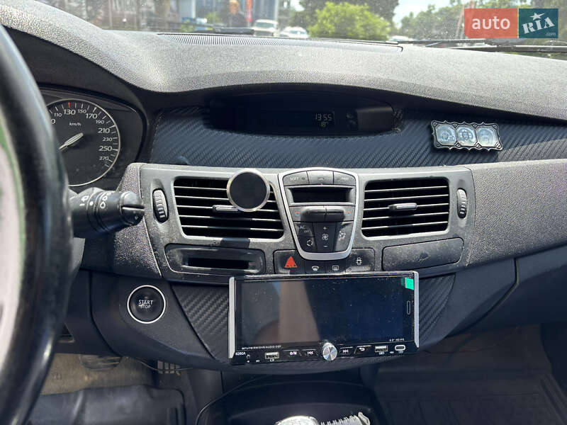 Лифтбек Renault Laguna 2008 в Ивано-Франковске фото 2 Лифтбек Renault Laguna 2008 в Ивано-Франковске