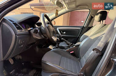 Лифтбек Renault Laguna 2011 в 
