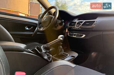 Лифтбек Renault Laguna 2011 в 