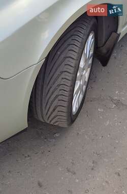Лифтбек Renault Laguna 2002 в 
