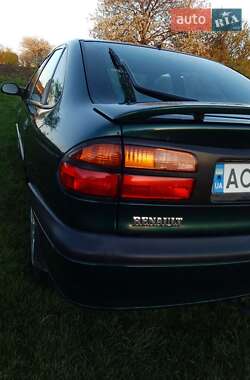 Ліфтбек Renault Laguna 1998 в 