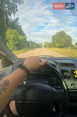 Ліфтбек Renault Laguna 1998 в 