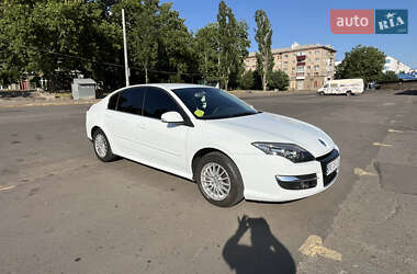 Лифтбек Renault Laguna 2011 в 