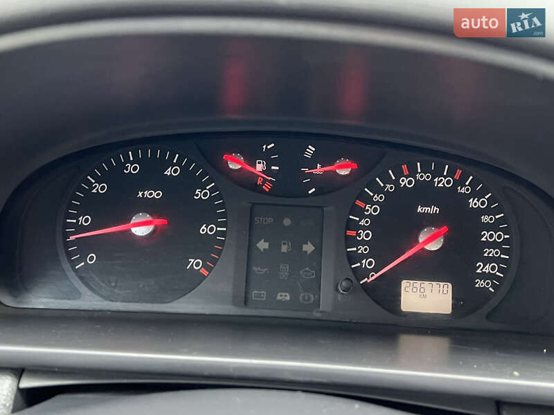 Лифтбек Renault Laguna 2003 в Гоще