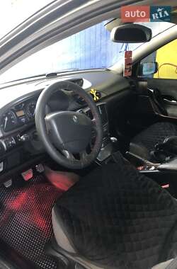 Лифтбек Renault Laguna 2002 в 