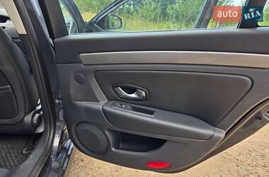 Лифтбек Renault Laguna 2013 в 