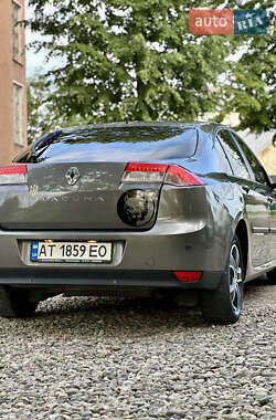 Лифтбек Renault Laguna 2010 в 
