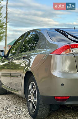 Лифтбек Renault Laguna 2010 в 
