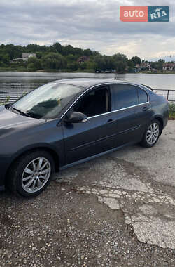 Лифтбек Renault Laguna 2011 в 