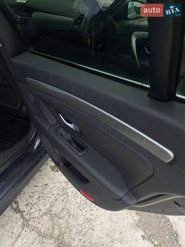 Лифтбек Renault Laguna 2011 в Ржищеве