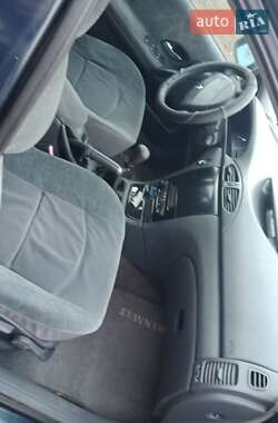 Лифтбек Renault Laguna 2003 в 