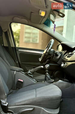 Лифтбек Renault Laguna 2010 в 