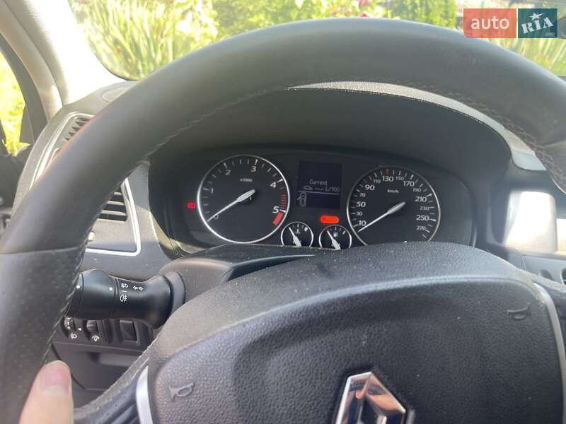 Лифтбек Renault Laguna 2010 в Млинове