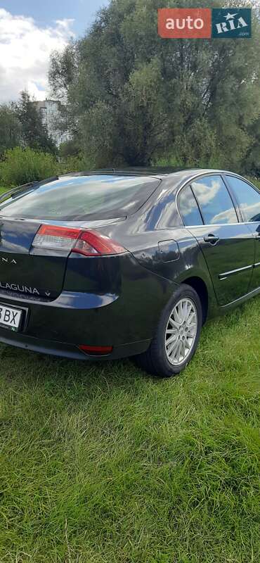 Лифтбек Renault Laguna 2011 в Вараше