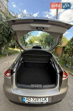 Лифтбек Renault Laguna 2013 в 