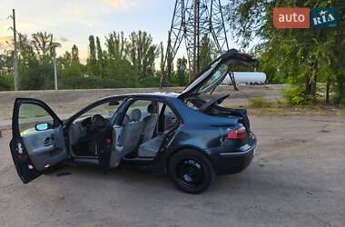 Ліфтбек Renault Laguna 2001 в 