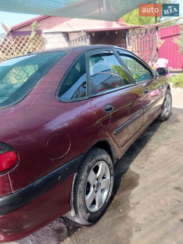 Универсал Renault Laguna 1995 в Синельниково