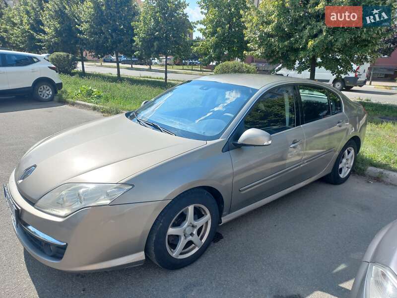 Лифтбек Renault Laguna 2010 в 