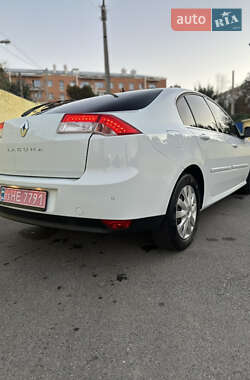 Лифтбек Renault Laguna 2010 в 