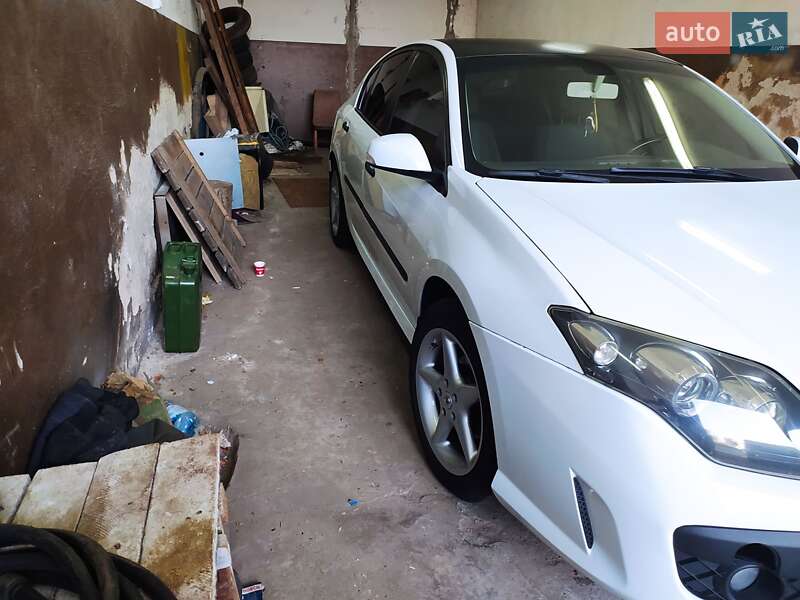 Лифтбек Renault Laguna 2008 в Киеве