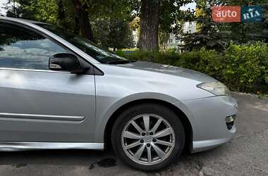 Лифтбек Renault Laguna 2012 в 