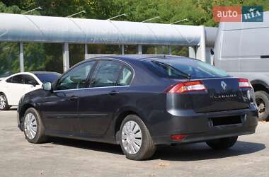 Лифтбек Renault Laguna 2011 в 