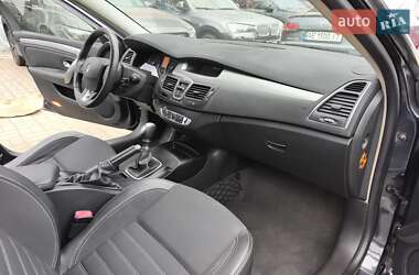 Лифтбек Renault Laguna 2011 в 