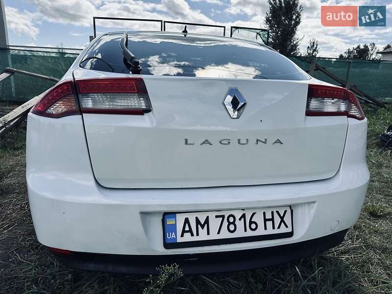 Лифтбек Renault Laguna 2011 в 
