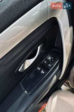 Лифтбек Renault Laguna 2011 в 