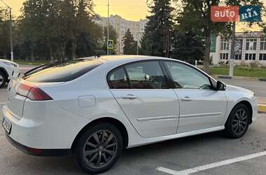 Лифтбек Renault Laguna 2013 в 
