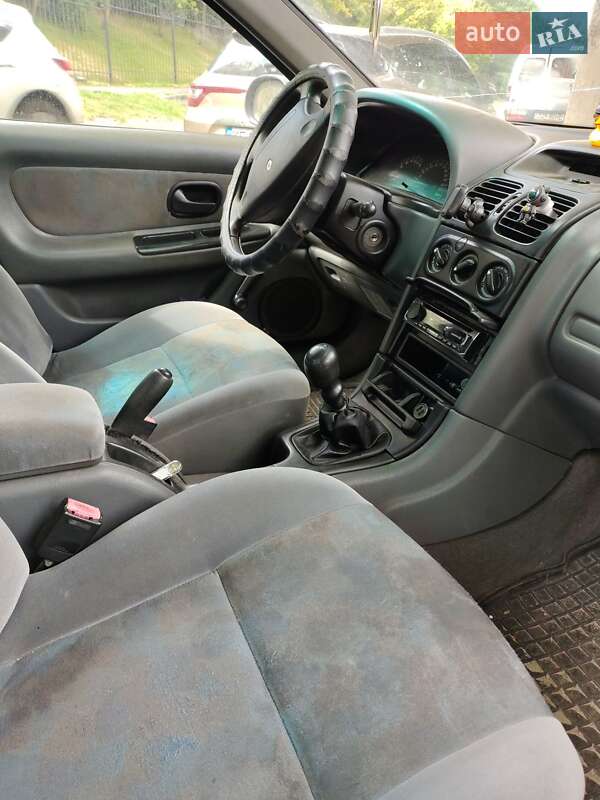 Ліфтбек Renault Laguna 1998 в Дніпрі